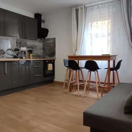 Daire Romains 1g - De Tourisme Classe Avec Garage Gratuit